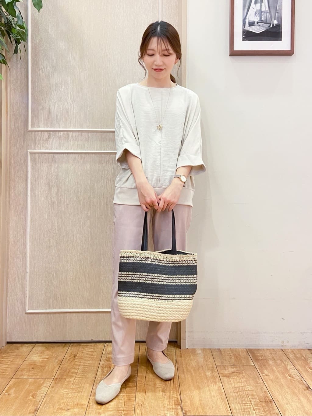 なみさんの「SHOO･LA･RUE｜【SS-3L/無理せずスリム】 ぐんぐん伸びる イージーテーパードパンツ」を使ったコーディネート
