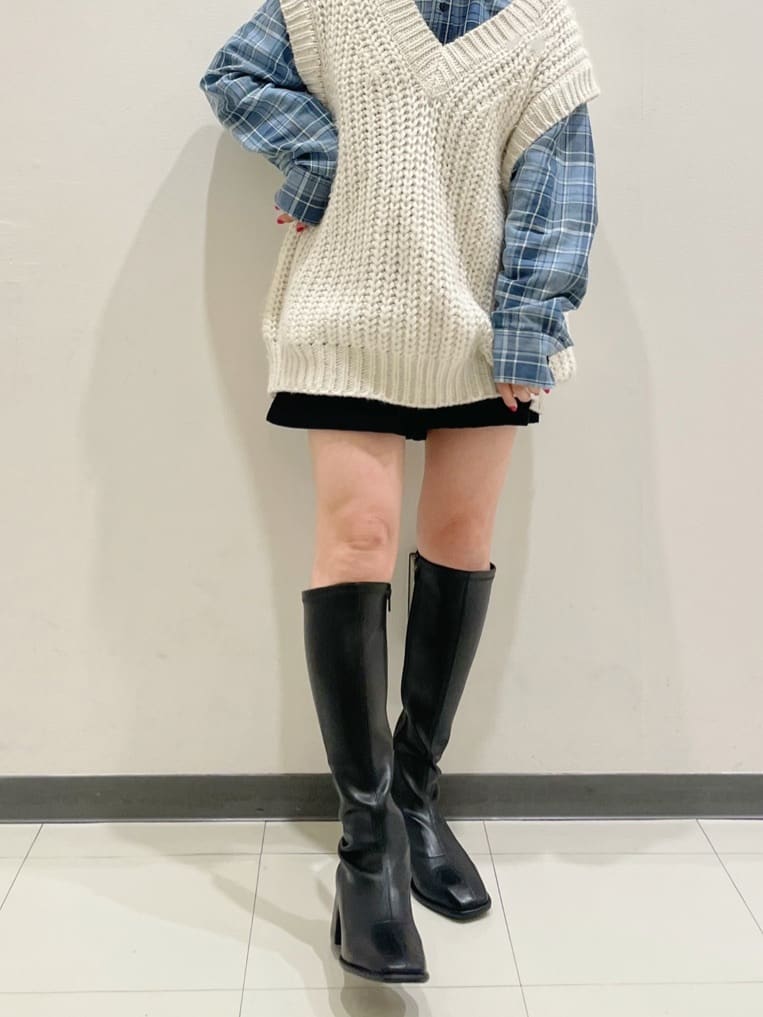 re__さんの「ESPERANZA｜スクエアトゥロングブーツ【ロングセラー／歩きやすい／ローヒール／ストレッチ／サイドジップ／着脱簡単／」を使ったコーディネート