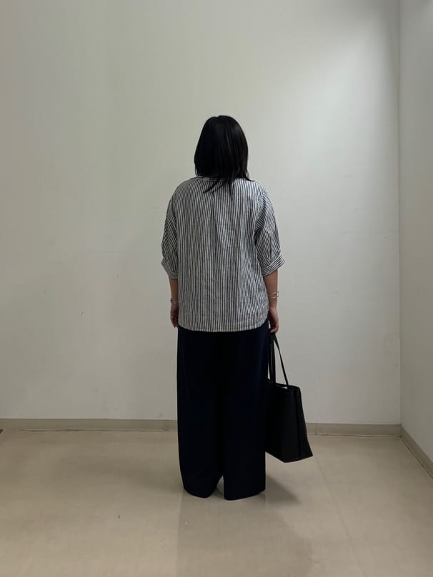 Akiさんの「INDIVI｜【褒められパンツ／洗える／ウエストゴム】ワイドタックパンツ」を使ったコーディネート