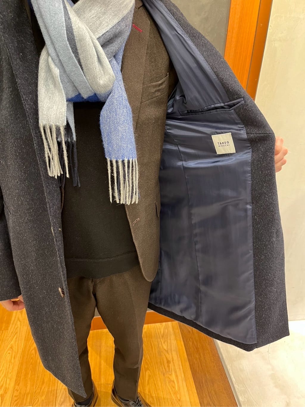 Yokochiさんの「TAKEO KIKUCHI｜【ウールカシミヤブレンド】ビーバー調 スタンドカラー コート」を使ったコーディネート