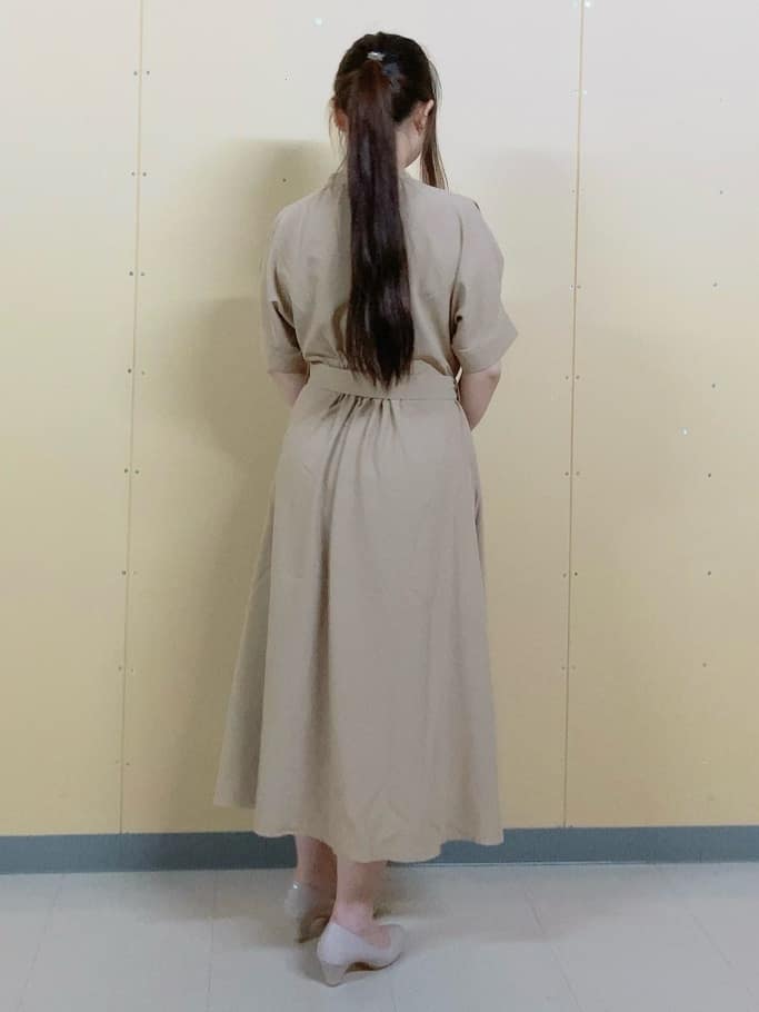 ちょたさんの「grove｜【ふわっと心地よい足入れ】やわここち(R)Vカットパンプス」を使ったコーディネート