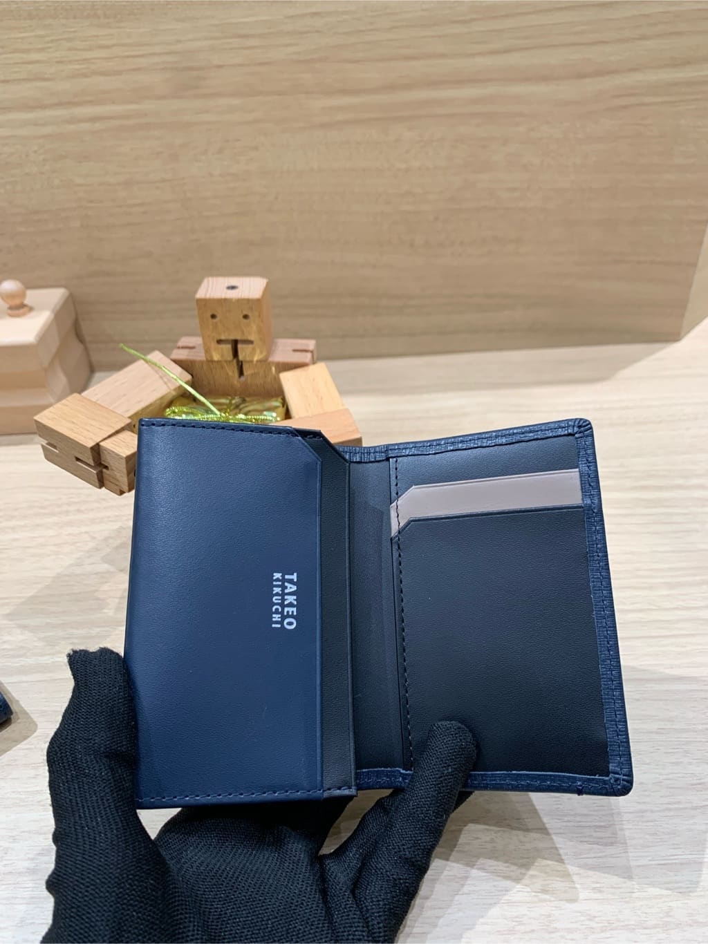 よぴさんの「TAKEO KIKUCHI｜配色型押しレザー 2つ折り財布」を使ったコーディネート