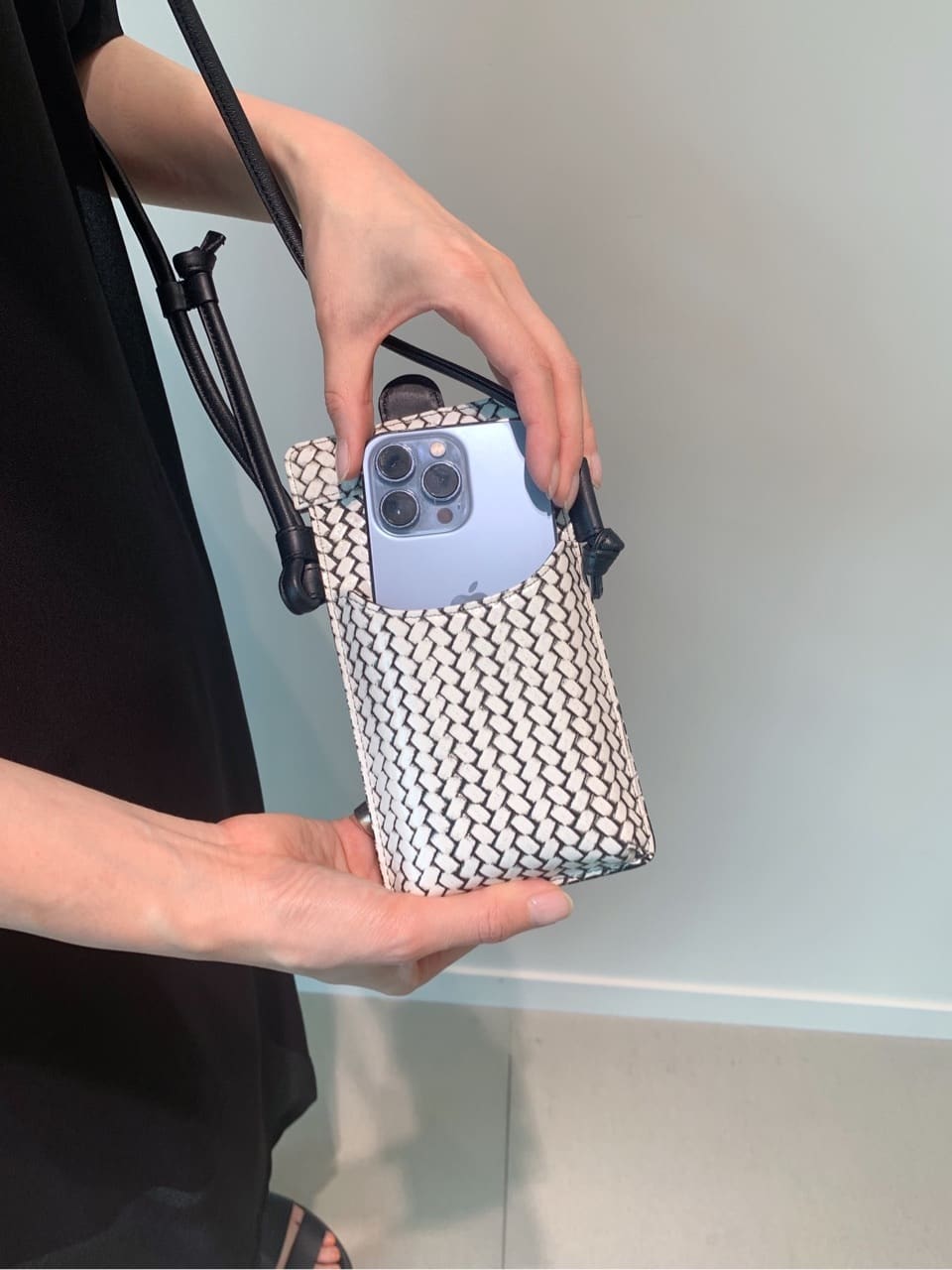 Kさんの「HIROKO HAYASHI｜OTTICA（オッティカ）スマホポシェット」を使ったコーディネート