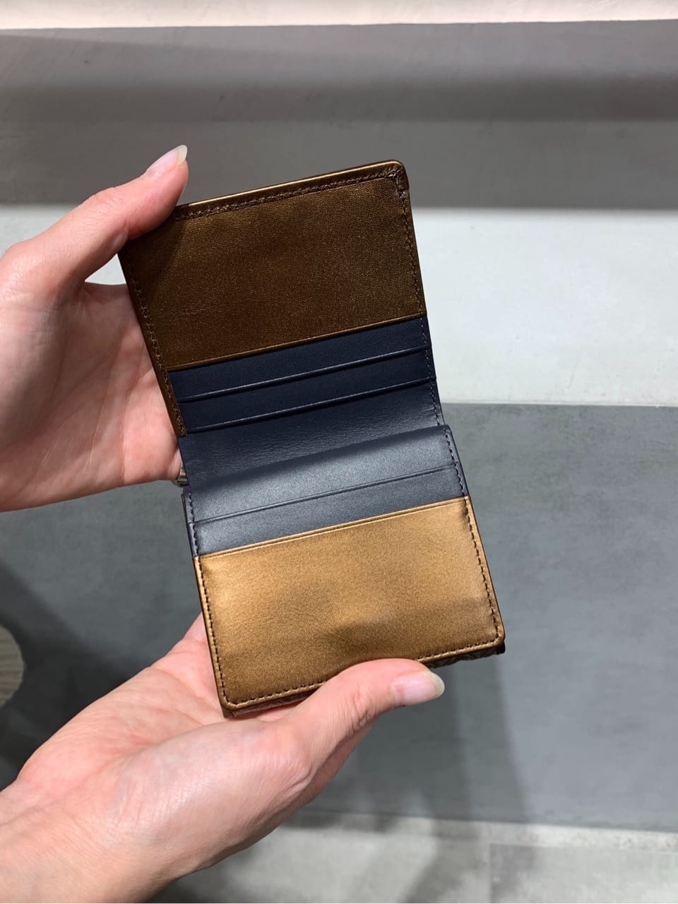 Kさんの「HIROKO HAYASHI｜CARATI（カラーティ）マルチ財布」を使ったコーディネート
