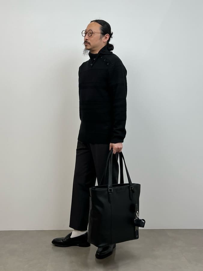 川口(髭長髪)さんの「TAKEO KIKUCHI｜コインローファー」を使ったコーディネート