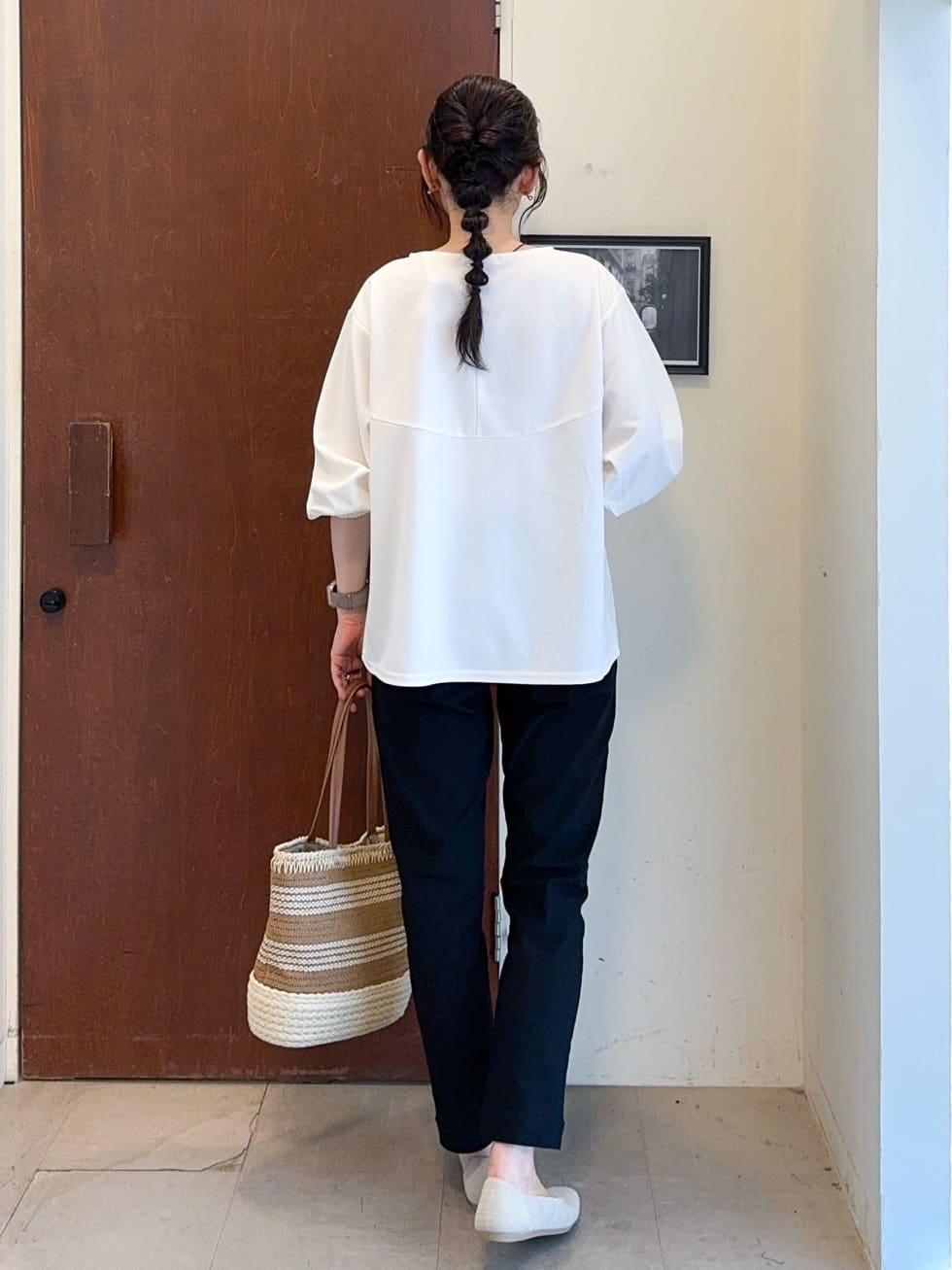 𝐇𝐢𝐫𝐨𝐦𝐢さんの「SHOO･LA･RUE｜【SS-3L/無理せずスリム】 ぐんぐん伸びる イージーテーパードパンツ」を使ったコーディネート