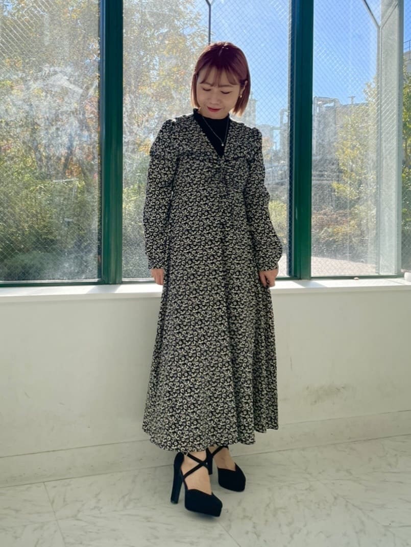 re__さんの「ESPERANZA｜クロスストラップハイヒールセパレートパンプス」を使ったコーディネート