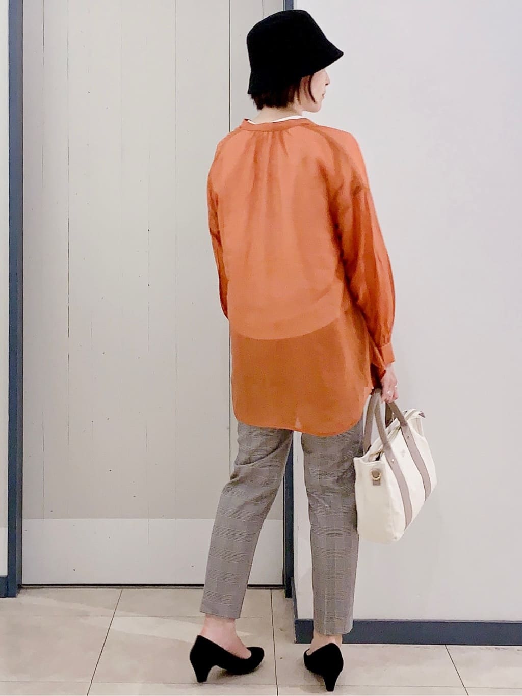 まぁさんさんの「grove｜【ふわっと心地よい足入れ】やわここち(R)Vカットパンプス」を使ったコーディネート