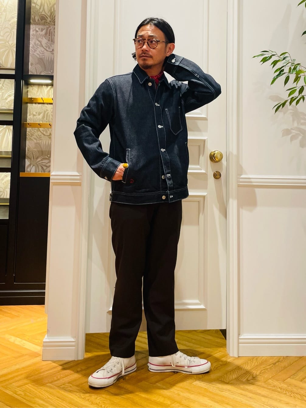 鶴田大士さんの「DRESSTERIOR｜シルケットコットン　ドットハンカチーフ」を使ったコーディネート