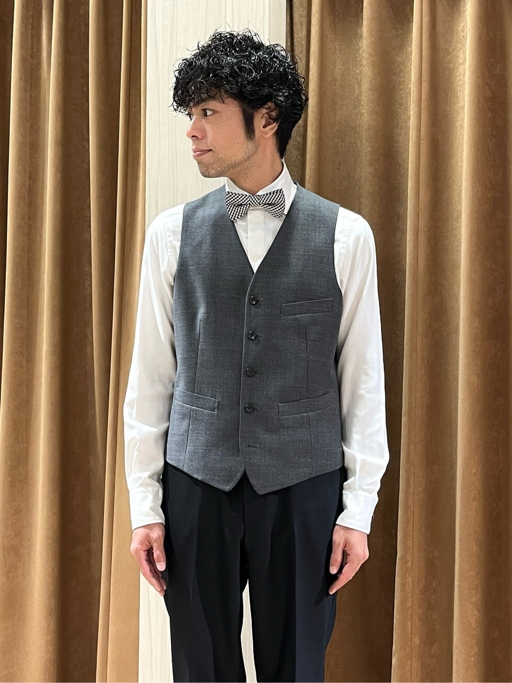 URAさんの「TAKEO KIKUCHI｜【Three by Three】シャイニーシャークピンヘッド ベスト / 3ピース対応」を使ったコーディネート