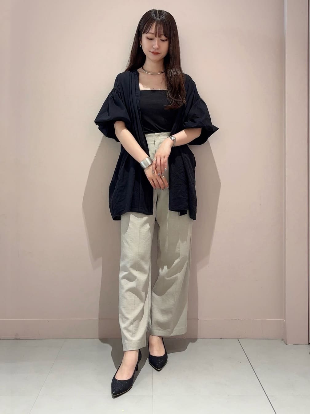 RINAさんの「ESPERANZA｜履きやすいパンプスヒール約5.5cm/グリッター」を使ったコーディネート