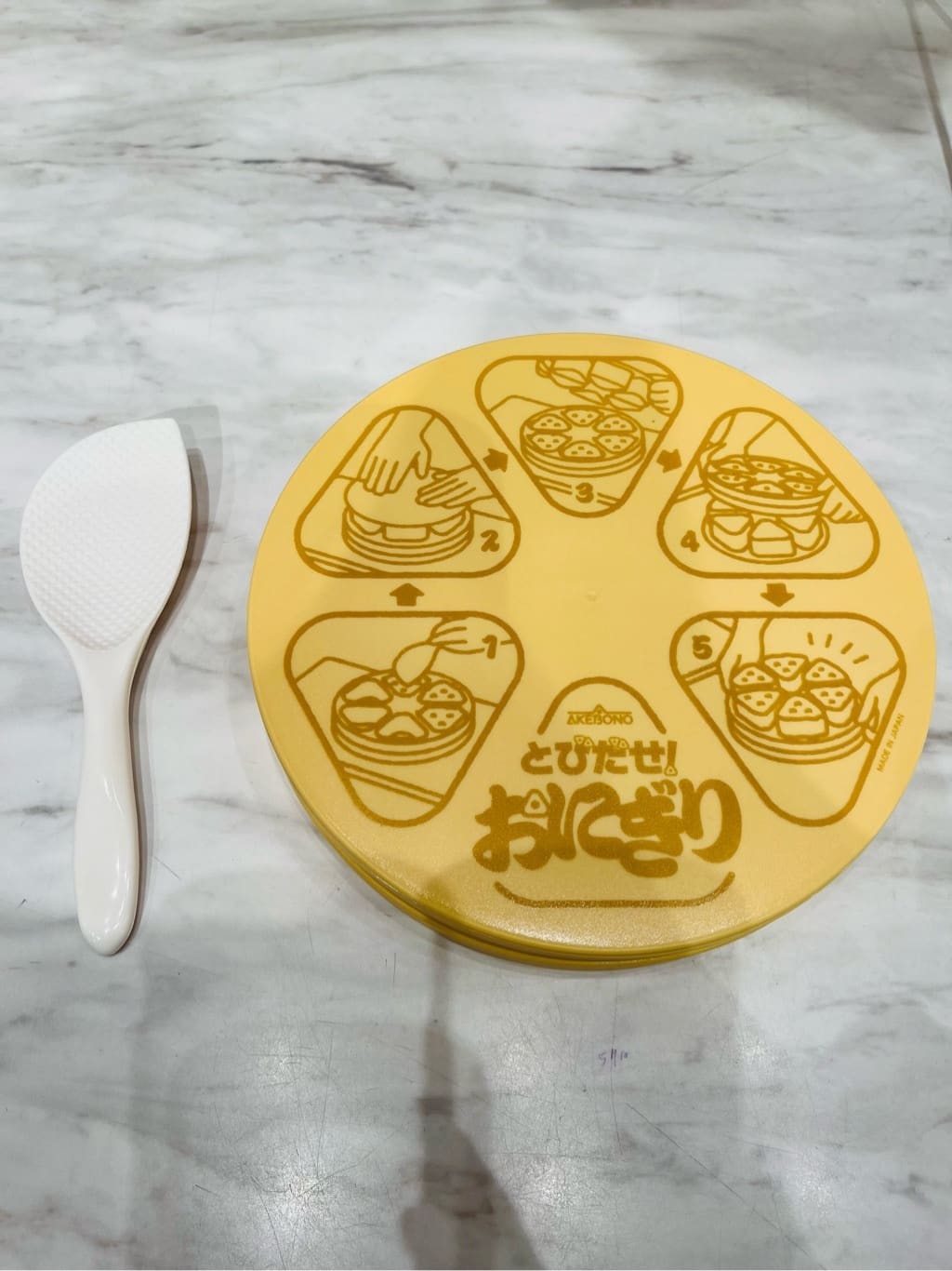 トミーさんの「212 KITCHEN STORE｜とびだせ! おにぎり」を使ったコーディネート
