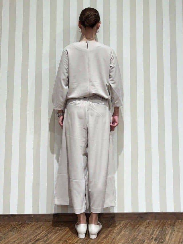 hassssyさんの「SHOO･LA･RUE｜【通勤/デイリー/セットアップ可】マルチに使える カットジョーゼット ワイドパンツ」を使ったコーディネート