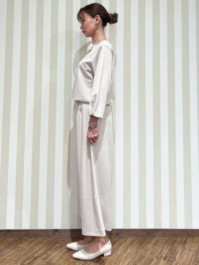 hassssyさんの「SHOO･LA･RUE｜【通勤/デイリー/セットアップ可】マルチに使える カットジョーゼット ワイドパンツ」を使ったコーディネート