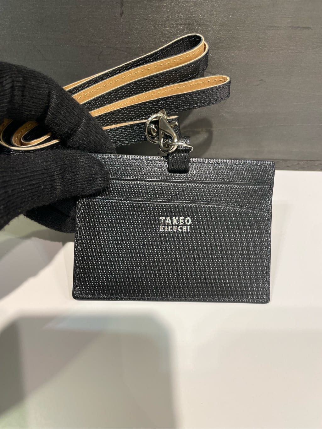 すずきさんの「TAKEO KIKUCHI｜【ソフト＆ナチュラル】ミニメッシュ レザー IDカードホルダー」を使ったコーディネート