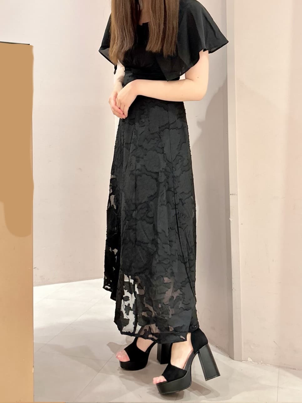 takeさんの「ESPERANZA｜Tストラップスクエアサンダル 24SS」を使ったコーディネート