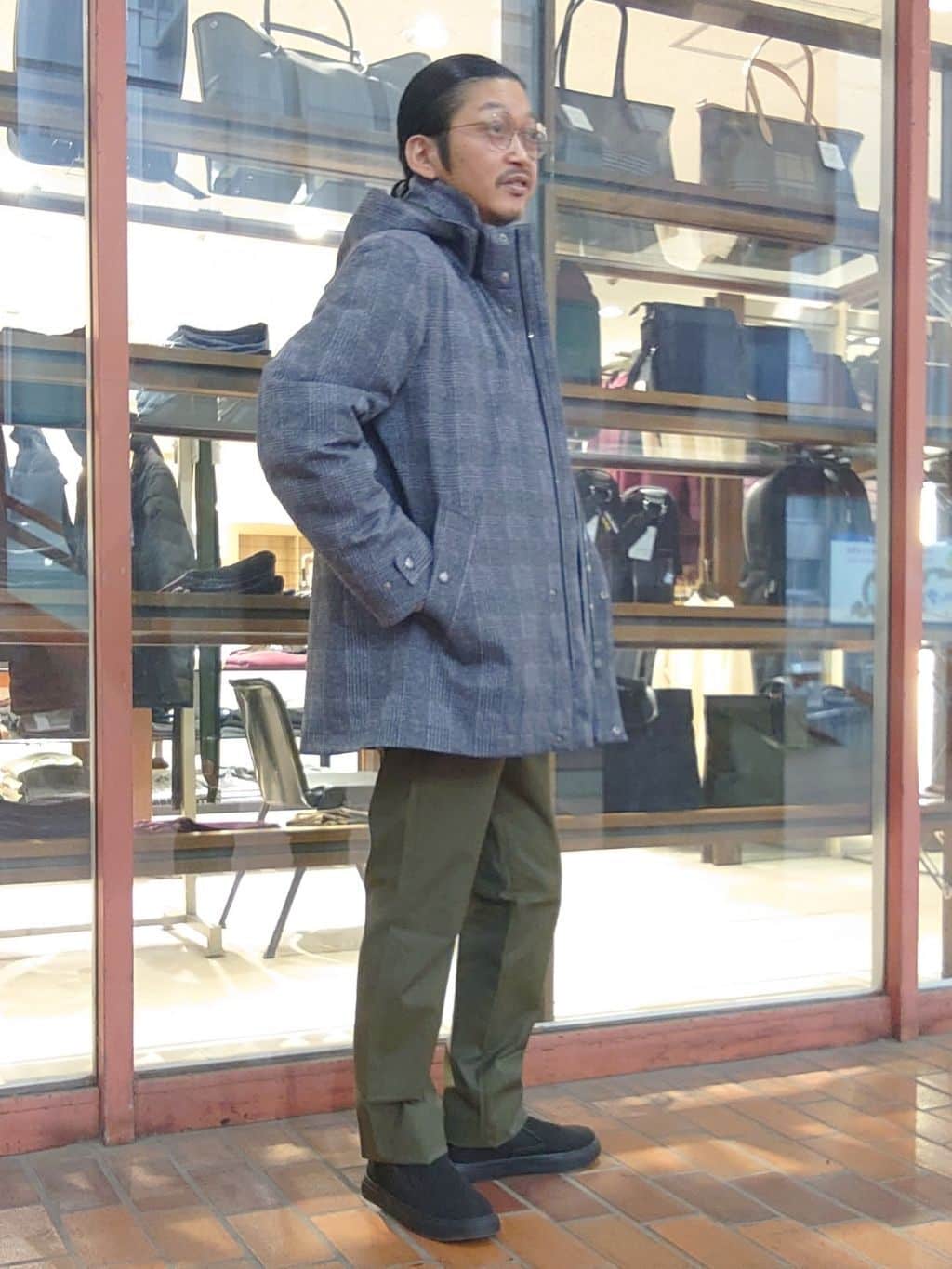かしげるさんの「TAKEO KIKUCHI｜【全7サイズ&times;8色展開！】トップマルチヘリンボン パンツ」を使ったコーディネート