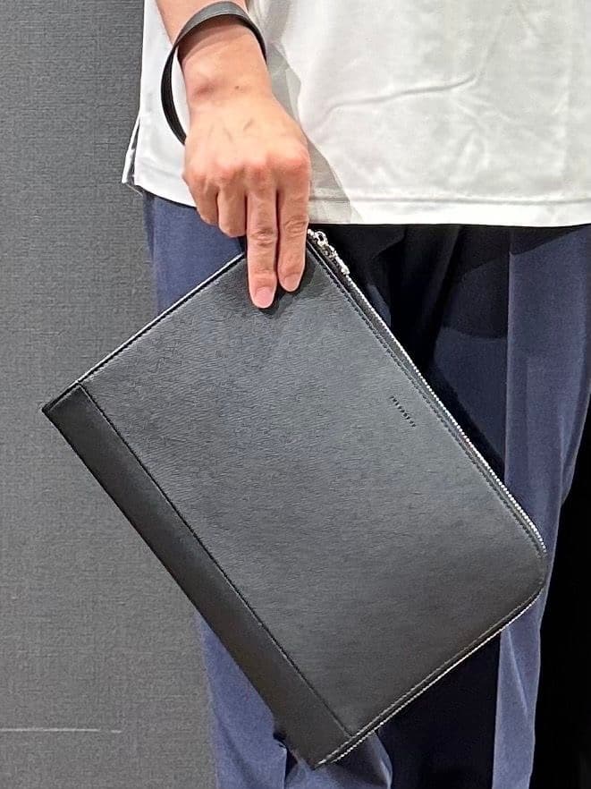 tomoyaさんの「THE SHOP TK｜【ご好評につき再入荷！！】L字クラッチバッグ 冠婚葬祭/ビジネス/セレモニー/パーティー」を使ったコーディネート