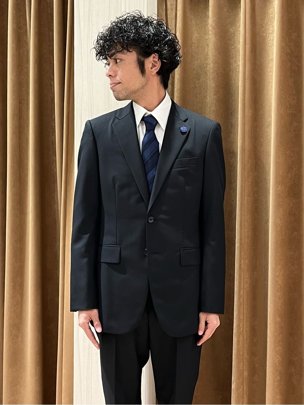 URAさんの「TAKEO KIKUCHI｜【ベストセラー/日本製】シャドーストライプ シルクネクタイ」を使ったコーディネート