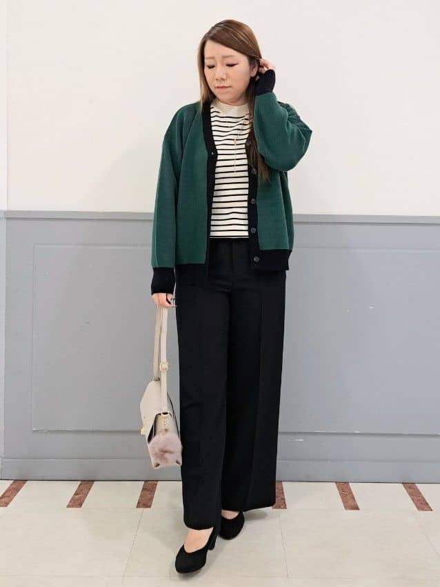 まーみんさんの「grove｜【ふわっと心地よい足入れ】やわここち(R)Vカットパンプス」を使ったコーディネート