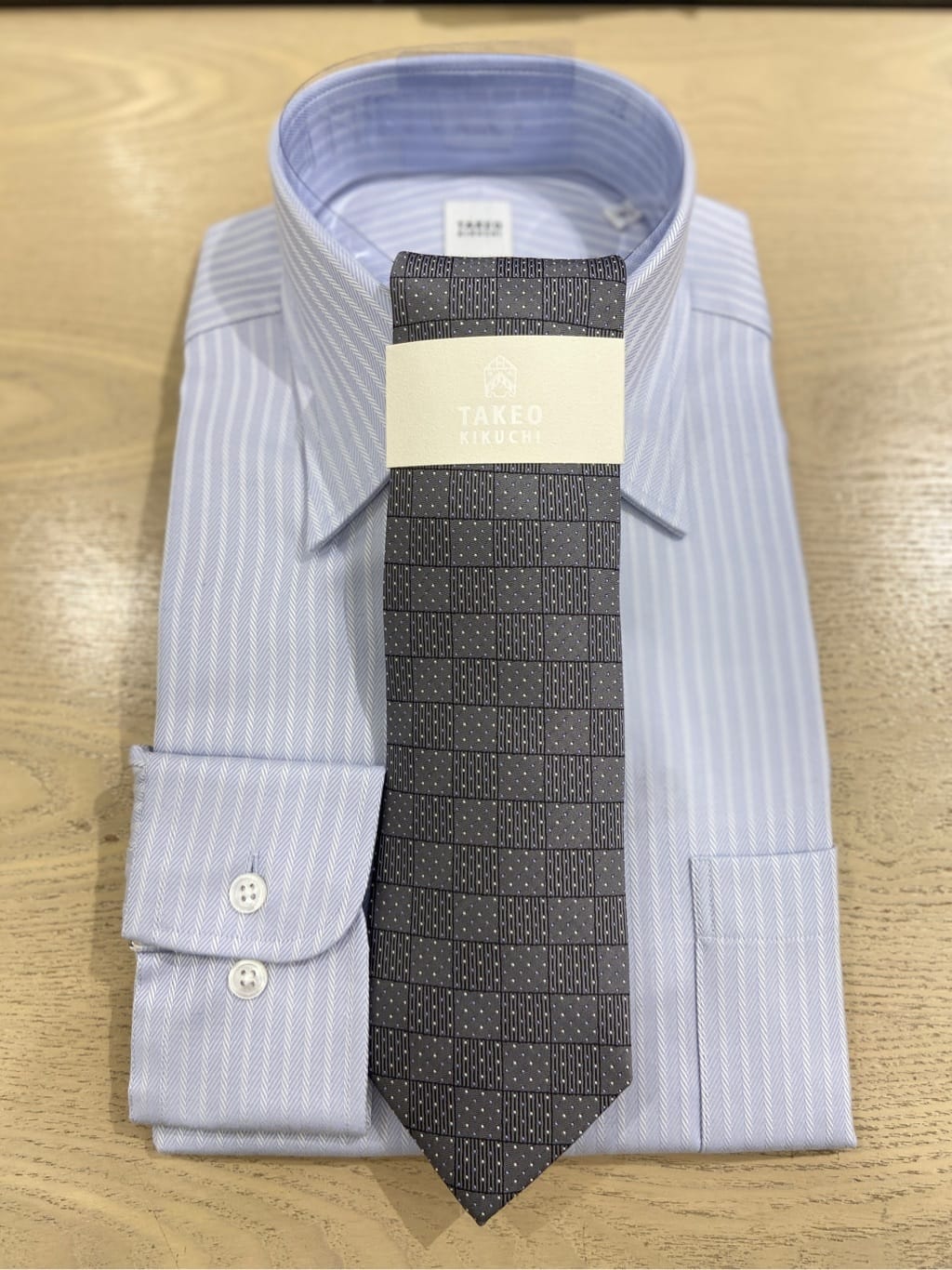わいずみさんの「TAKEO KIKUCHI｜【Made in JAPAN】ドビーストライプ ドレス シャツ」を使ったコーディネート