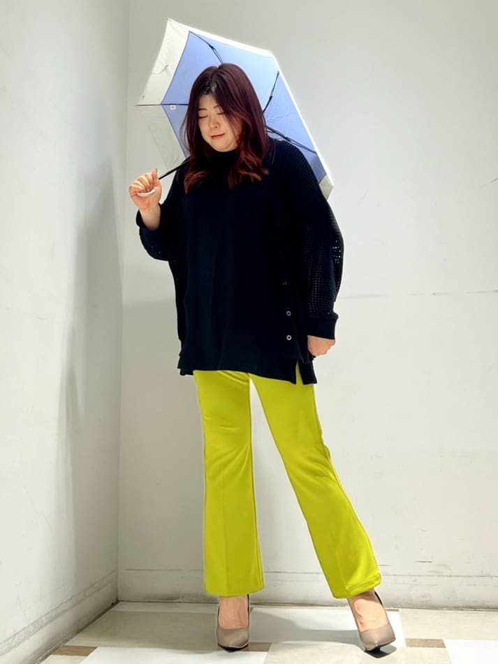 yumiさんの「ESPERANZA｜【レイン対応/12時間パンプス】約8.5cm　歩きやすくて疲れにくい」を使ったコーディネート