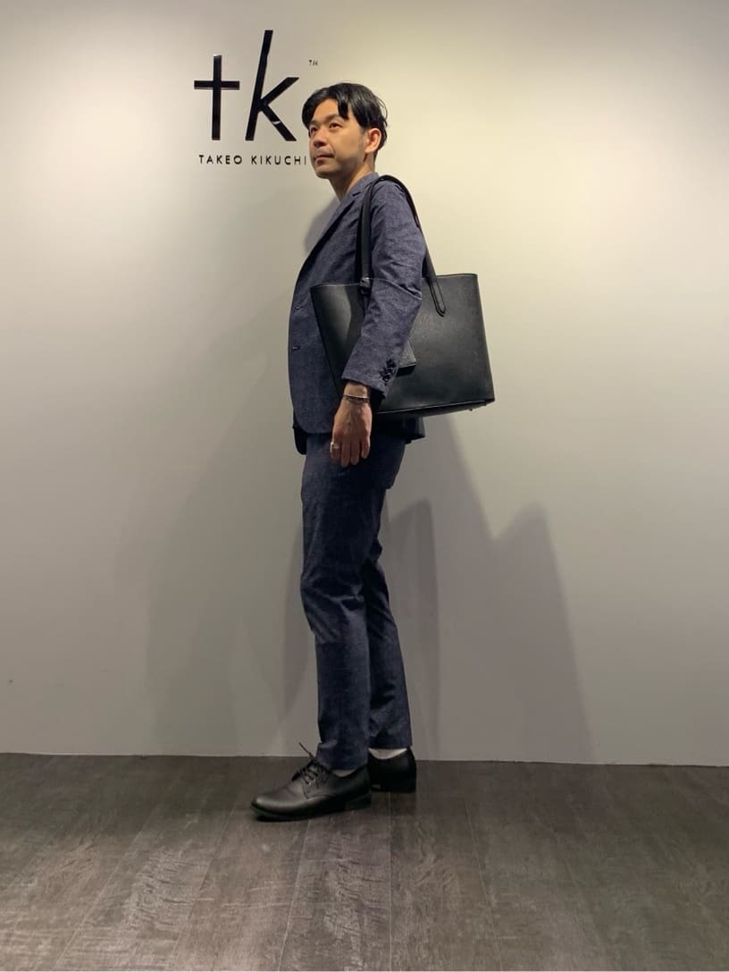 GANさんの「tk.TAKEO KIKUCHI｜サフィアーノトートバッグ（パスケース付き）」を使ったコーディネート