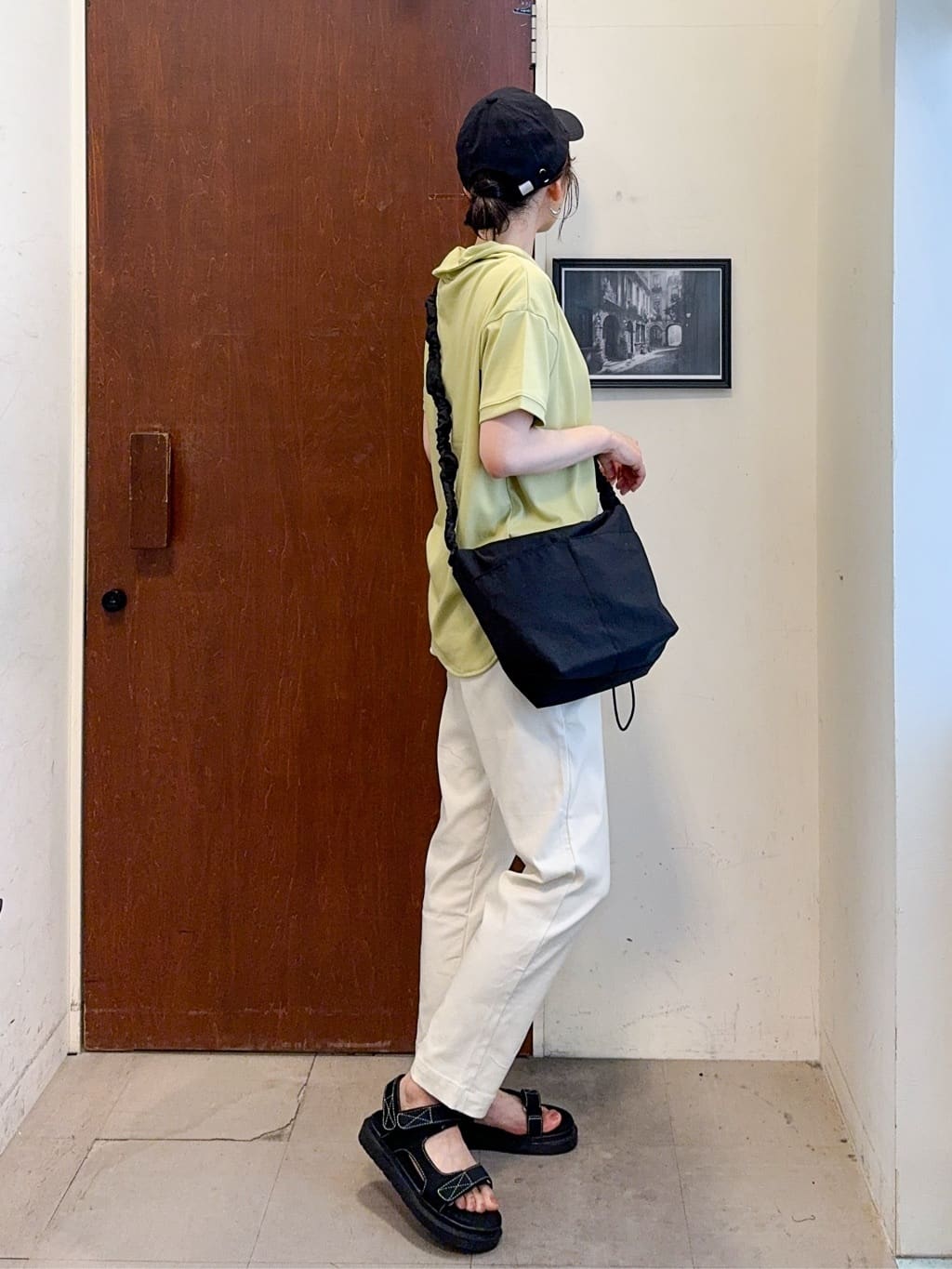 𝐇𝐢𝐫𝐨𝐦𝐢さんの「SHOO･LA･RUE｜【SS-3L/無理せずスリム】 ぐんぐん伸びる イージーテーパードパンツ」を使ったコーディネート