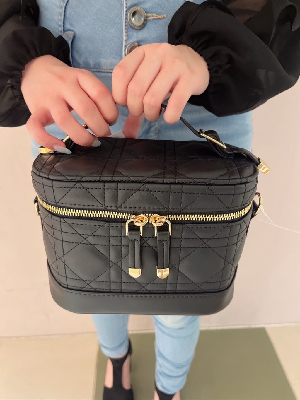 このかさんの「ESPERANZA｜Tストラップスクエアサンダル 24SS」を使ったコーディネート