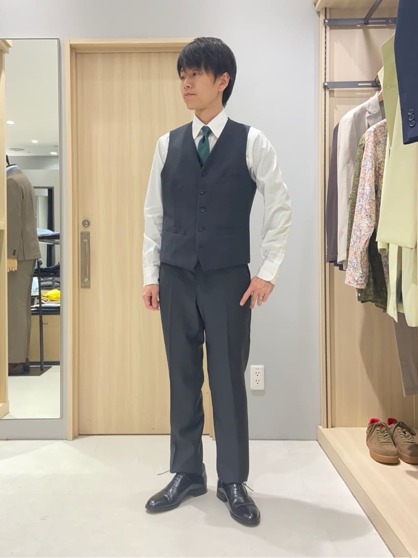 わいずみさんの「TAKEO KIKUCHI｜【Three by Three】シャイニーシャークピンヘッド スーツ/3ピース対応可」を使ったコーディネート