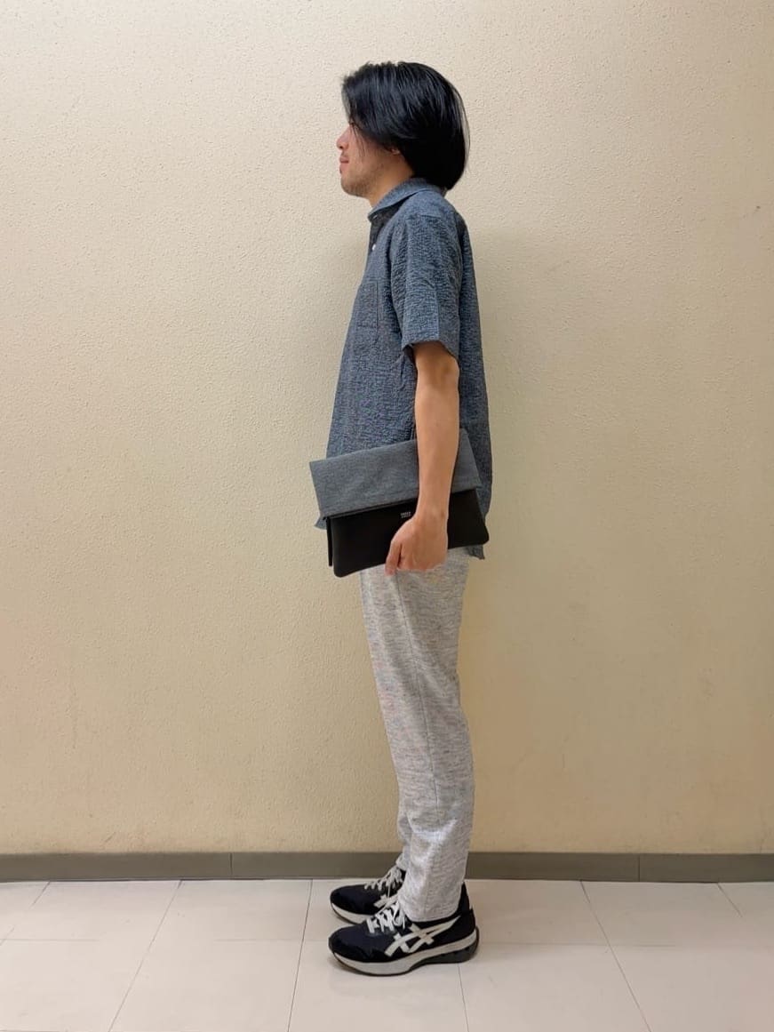 及川さんの「TAKEO KIKUCHI｜【尾州織】リネンブレンド メッシュパンツ」を使ったコーディネート