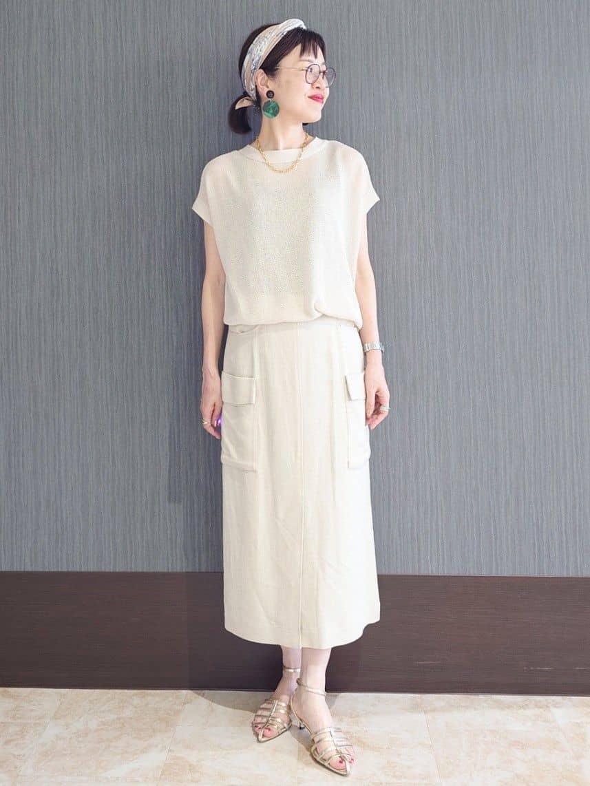 MUTSUKOさんの「UNTITLED｜【手洗い／88cm正方形】エンブレムプリントスカーフ」を使ったコーディネート