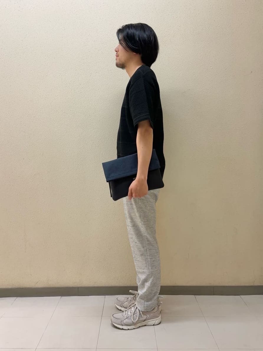 及川さんの「TAKEO KIKUCHI｜【尾州織】リネンブレンド メッシュパンツ」を使ったコーディネート