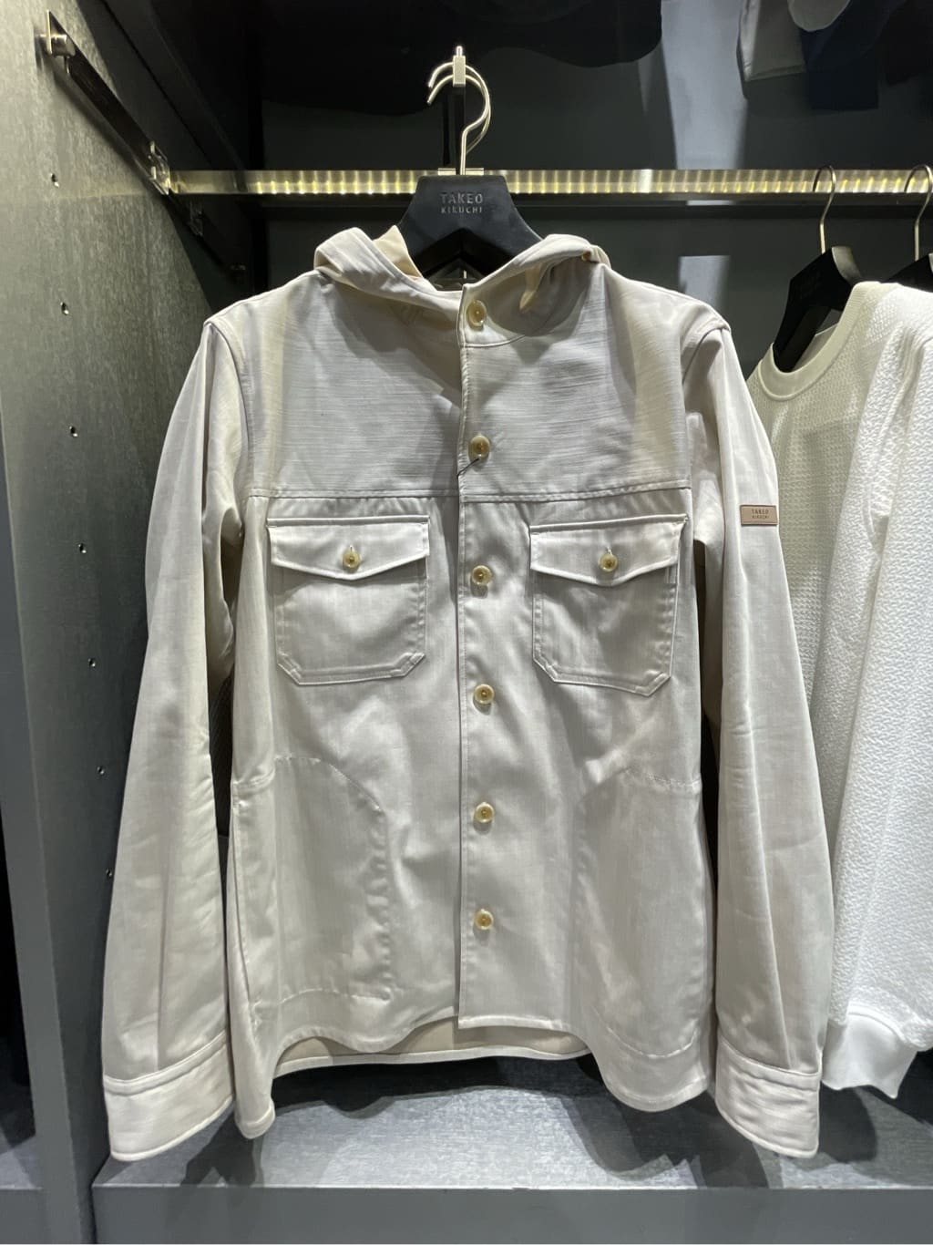 Tightさんの「TAKEO KIKUCHI｜アンティーク調レザー ラウンドファスナー 長財布」を使ったコーディネート