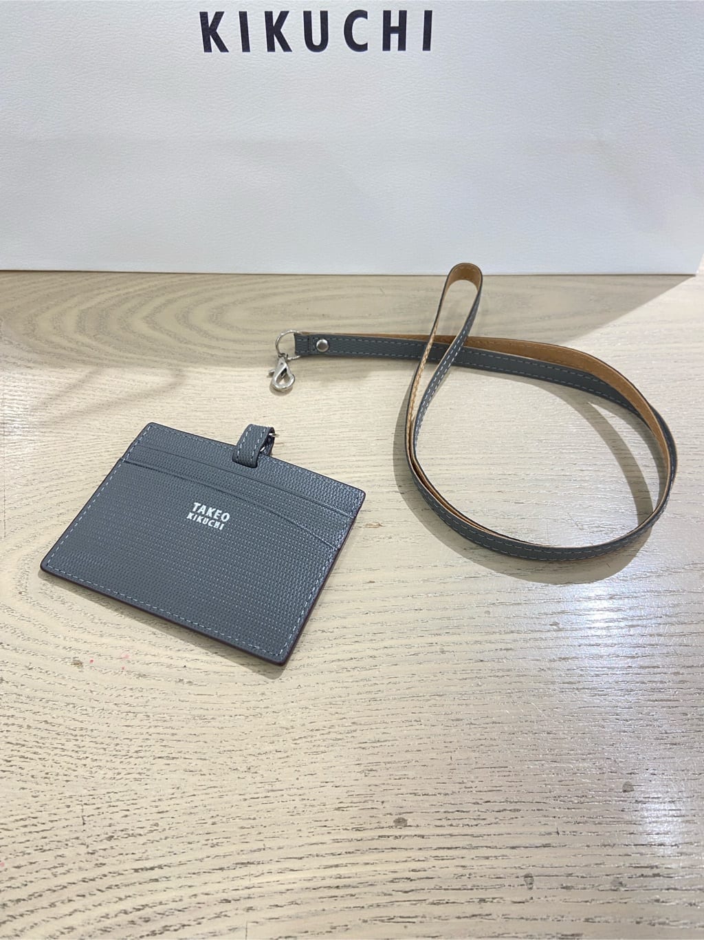 わいずみさんの「TAKEO KIKUCHI｜【ソフト＆ナチュラル】ミニメッシュ レザー IDカードホルダー」を使ったコーディネート