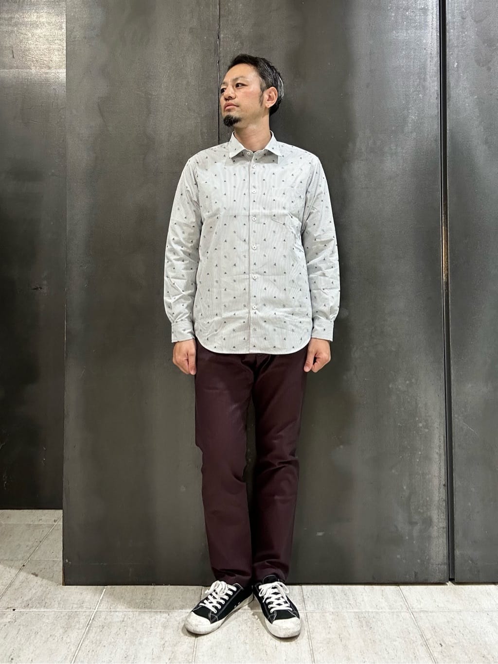 coheyさんの「TAKEO KIKUCHI｜【全7サイズ&times;8色展開！】トップマルチヘリンボン パンツ」を使ったコーディネート