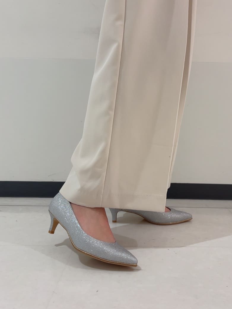 RINAさんの「ESPERANZA｜履きやすいパンプスヒール約5.5cm/グリッター」を使ったコーディネート