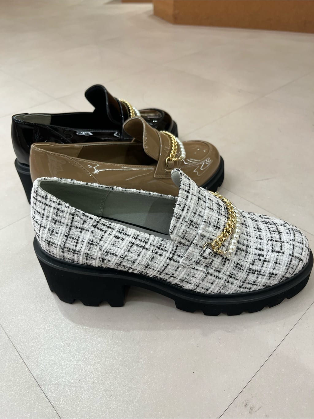 aya.oさんの「ESPERANZA｜チェーン＆パール調モチーフローファー 24SS」を使ったコーディネート