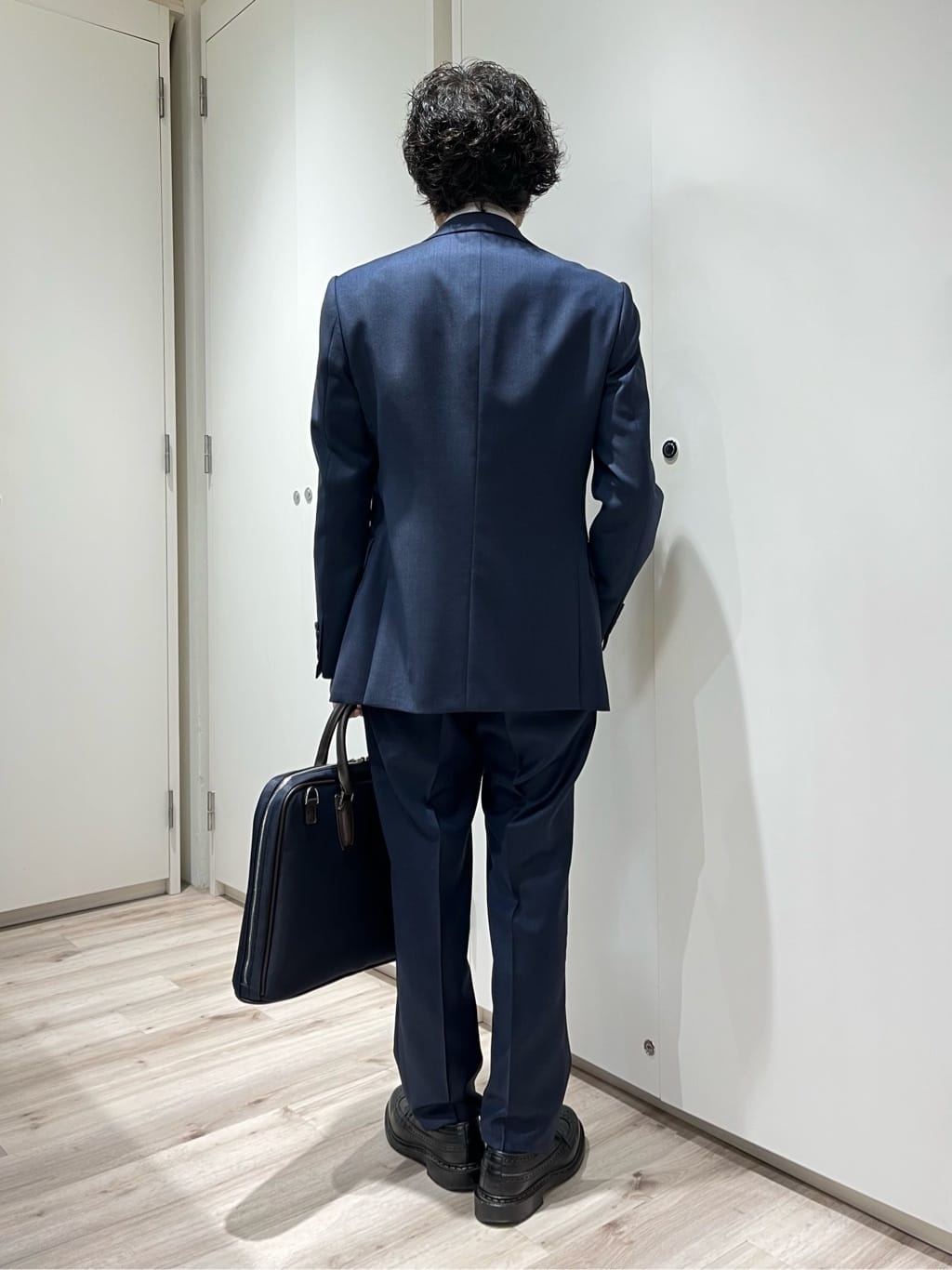 URAさんの「TAKEO KIKUCHI｜【Three by Three】シャイニーシャークピンヘッド スーツ/3ピース対応可」を使ったコーディネート
