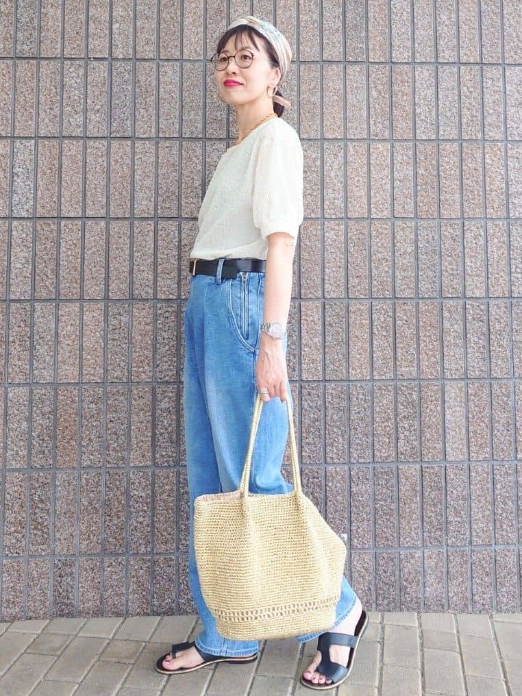 MUTSUKOさんの「UNTITLED｜【手洗い／88cm正方形】エンブレムプリントスカーフ」を使ったコーディネート