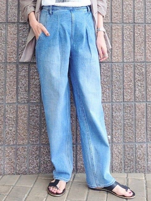 MUTSUKOさんの「UNTITLED｜【手洗い／88cm正方形】エンブレムプリントスカーフ」を使ったコーディネート