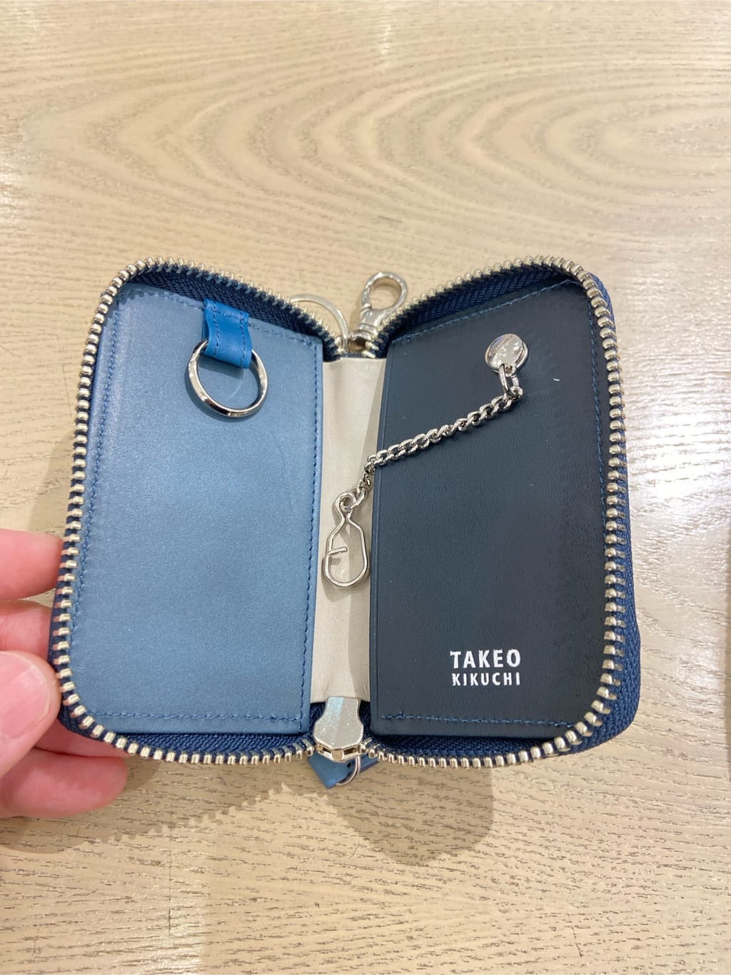 わいずみさんの「TAKEO KIKUCHI｜アンティーク調レザー キーケース」を使ったコーディネート