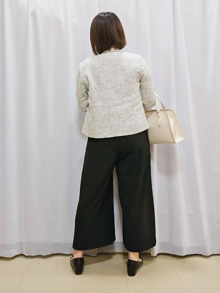 かなさんの「SHOO･LA･RUE｜【通勤/デイリー/セットアップ可】マルチに使える カットジョーゼット ワイドパンツ」を使ったコーディネート
