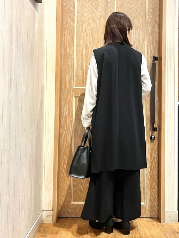meiさんの「SHOO･LA･RUE｜【通勤/デイリー/セットアップ可】マルチに使える カットジョーゼット ワイドパンツ」を使ったコーディネート