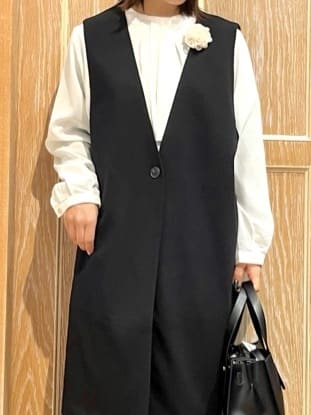 meiさんの「SHOO･LA･RUE｜【通勤/デイリー/セットアップ可】マルチに使える カットジョーゼット ワイドパンツ」を使ったコーディネート