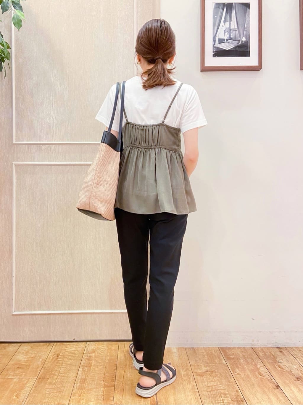 なみさんの「SHOO･LA･RUE｜【SS-3L/無理せずスリム】 ぐんぐん伸びる イージーテーパードパンツ」を使ったコーディネート