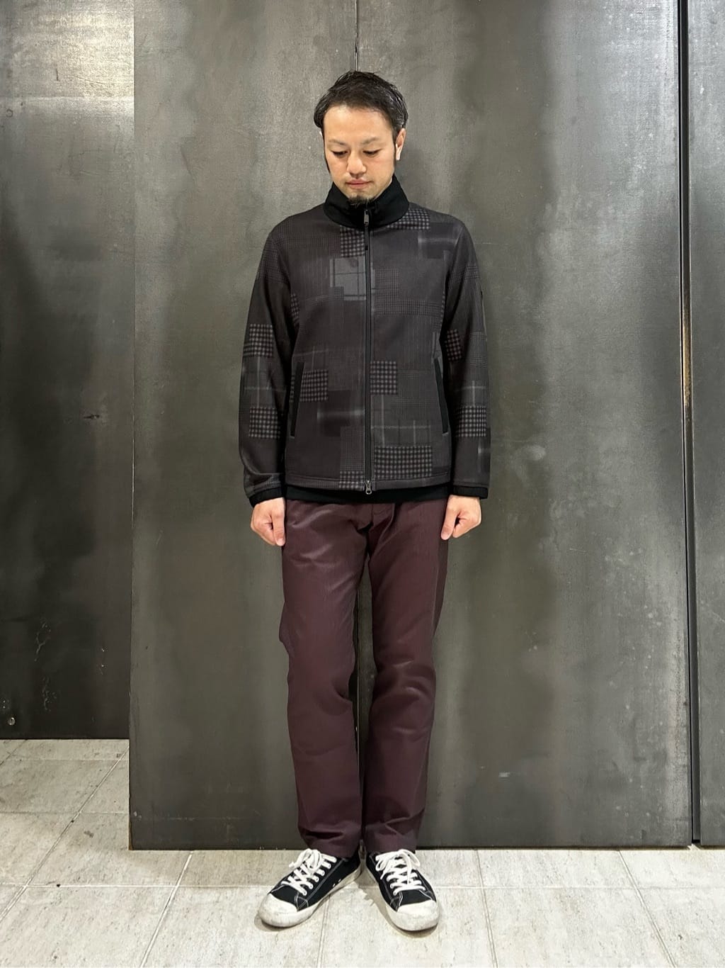 coheyさんの「TAKEO KIKUCHI｜【全7サイズ&times;8色展開！】トップマルチヘリンボン パンツ」を使ったコーディネート