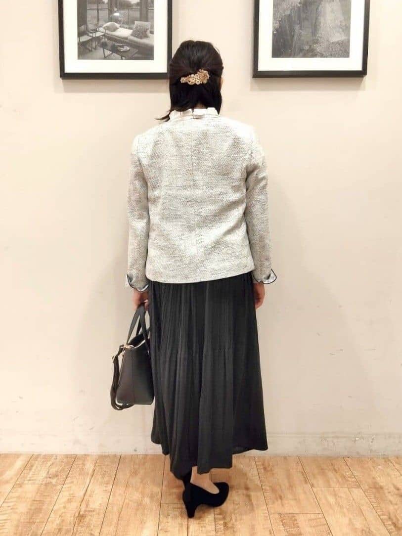 SHOOLARUEさんの「SHOO･LA･RUE｜◆【通勤/セレモニー】女性らしいハートネック パイピング ツイードジャケット」を使ったコーディネート