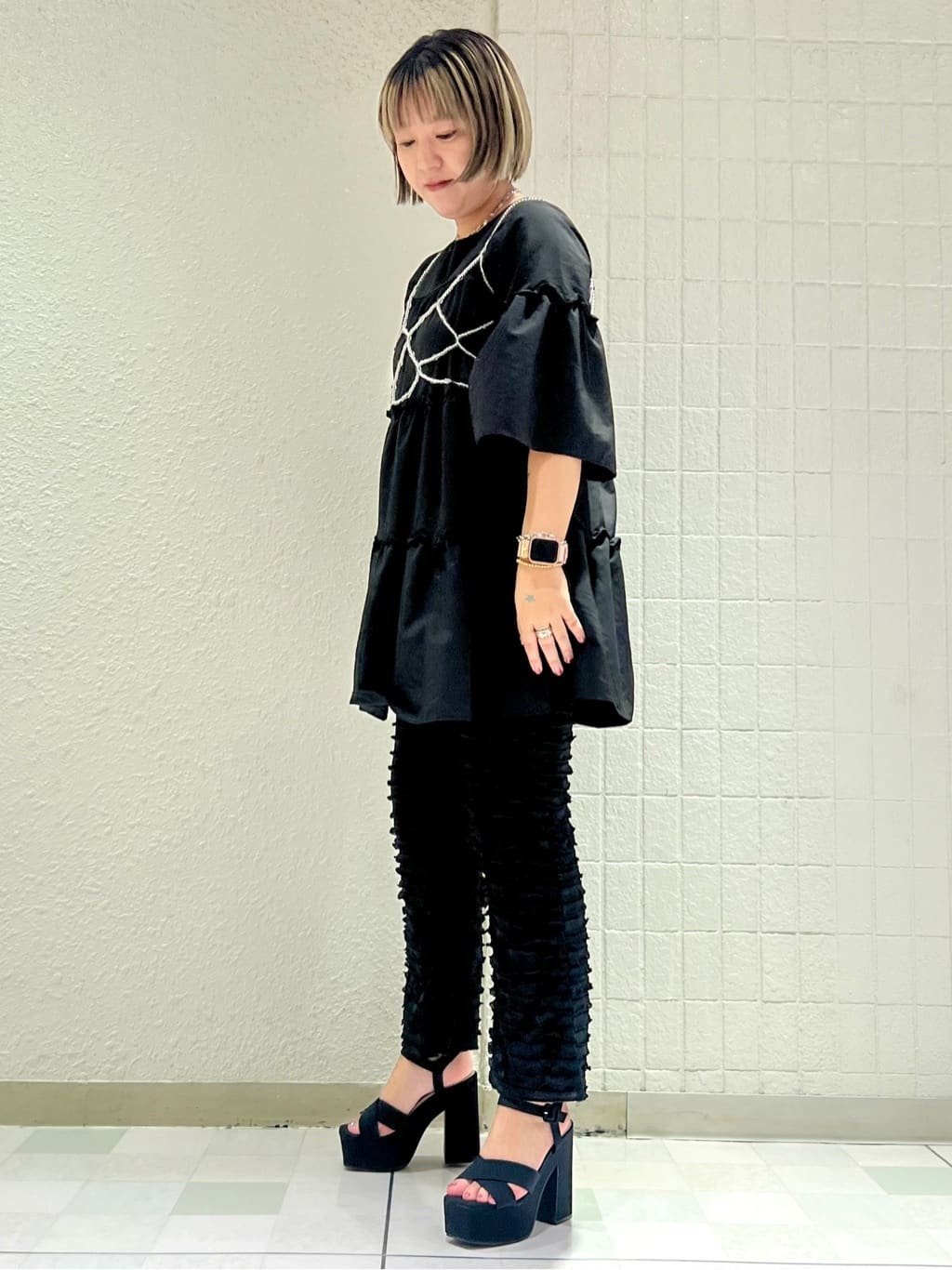 TAKAさんの「ESPERANZA｜◆【ラク盛り／サンダル】リピーター続出／脚長美脚　ラク盛り厚底サンダル　24年Ver」を使ったコーディネート