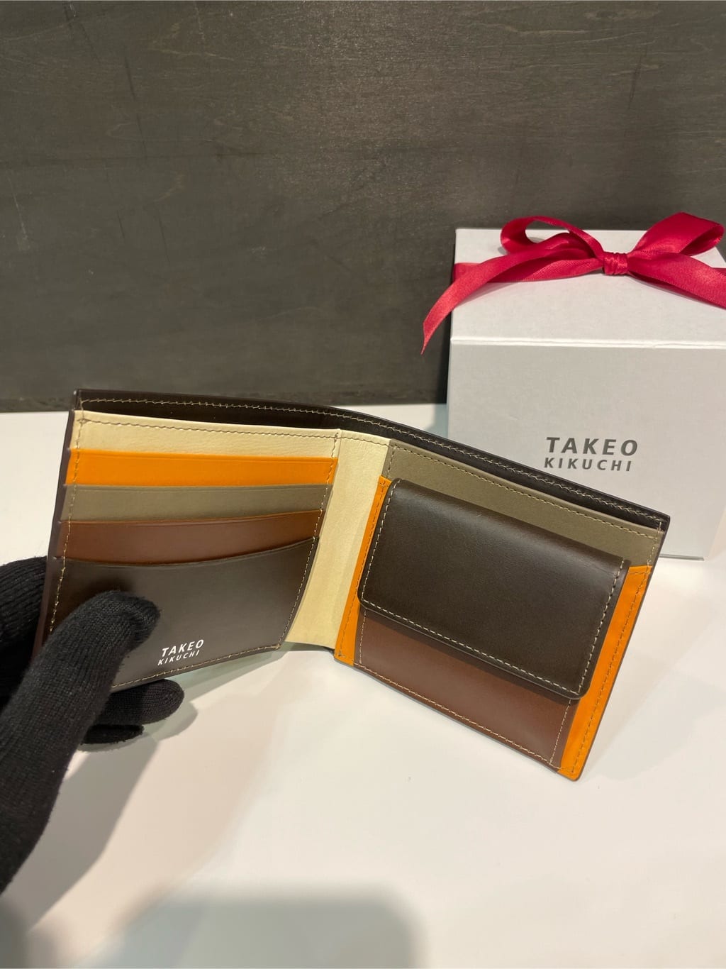 すずきさんの「TAKEO KIKUCHI｜アンティーク調レザー 2つ折り財布」を使ったコーディネート
